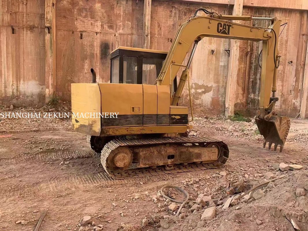 حفاری استفاده شده CAT E70B در ژاپن با اندازه های حفاری کوچک و موتور اصلی ژاپن