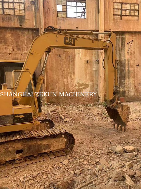حفاری استفاده شده CAT E70B در ژاپن با اندازه های حفاری کوچک و موتور اصلی ژاپن