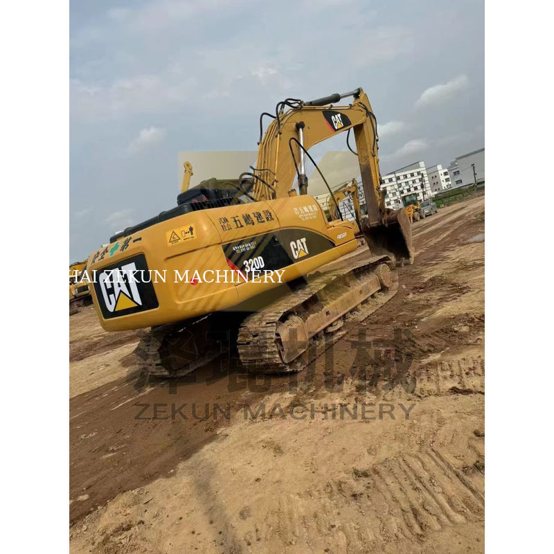 کاوشگر استفاده شده Cat 320D در ژاپن با وزن ماشین 20000 کیلوگرم در وضعیت خوب