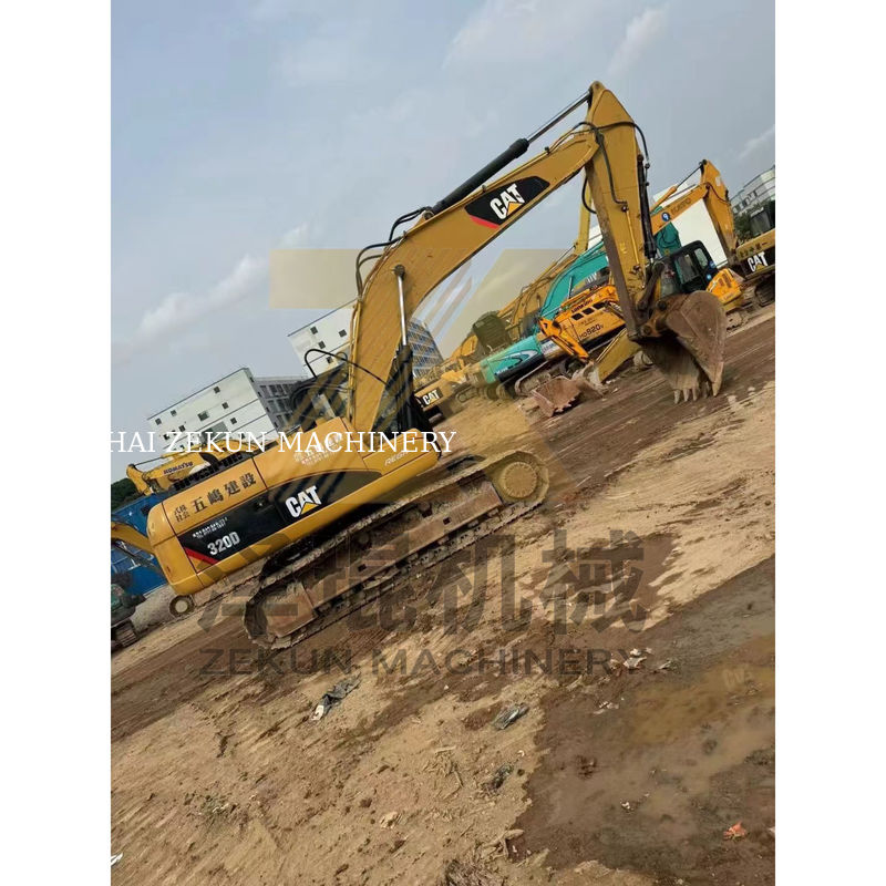 کاوشگر استفاده شده Cat 320D در ژاپن با وزن ماشین 20000 کیلوگرم در وضعیت خوب
