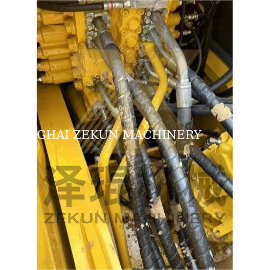 Komatsu PC240-7 حفاری با ساعات کاری کم 0-2000 و سایر سیلندر های هیدرولیک
