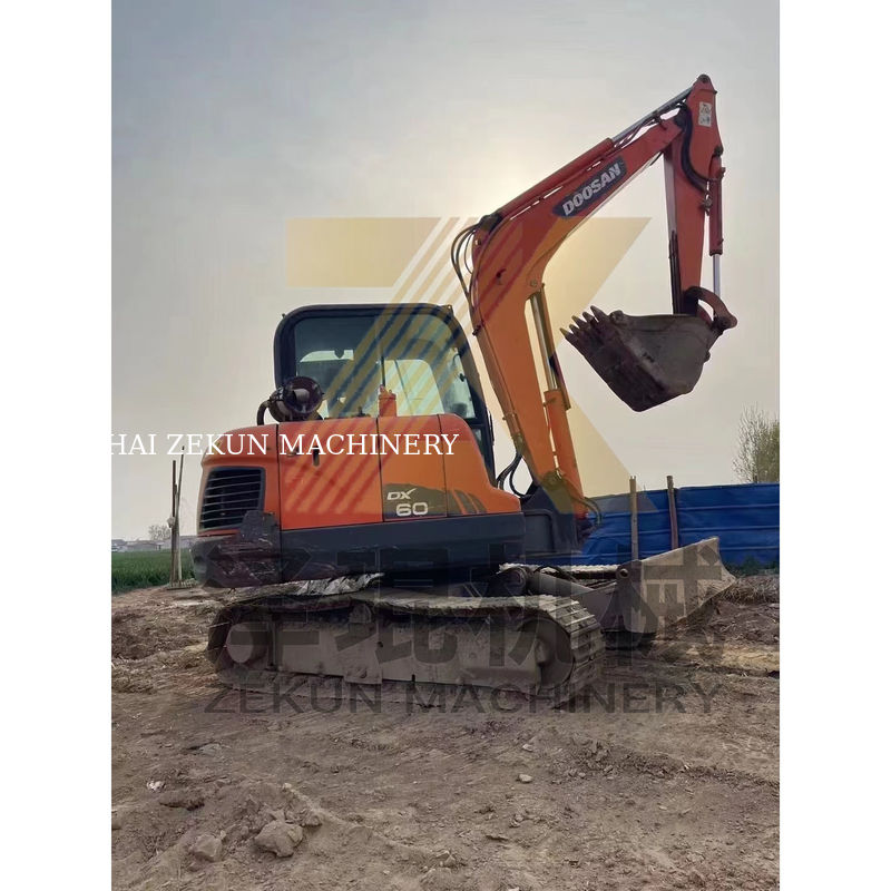 2015 استفاده شده Doosan DH60-7 حفاری در وضعیت خوب خوب 5500 KG وزن ماشین