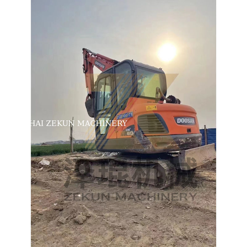 2015 استفاده شده Doosan DH60-7 حفاری در وضعیت خوب خوب 5500 KG وزن ماشین