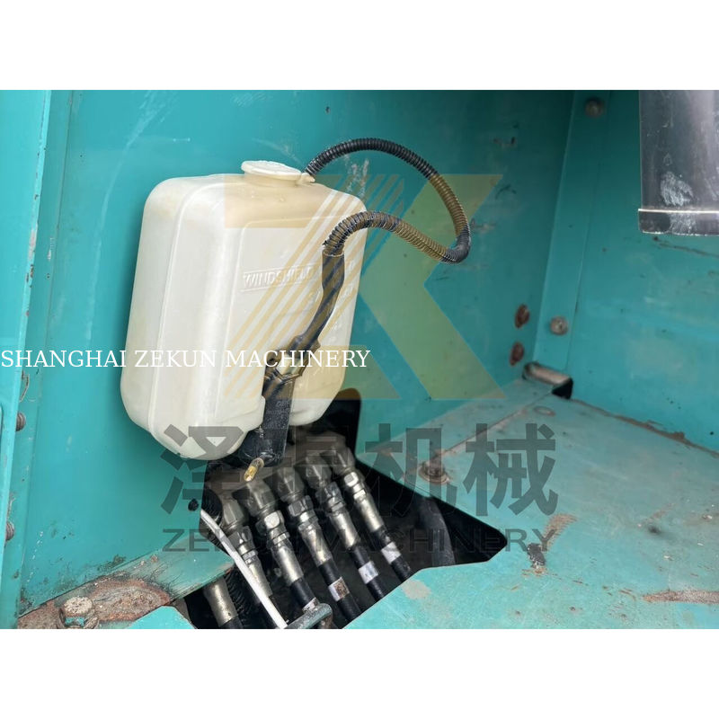 حالت خوب ماشین حفاری استفاده شده کوبلکو SK210-8 21 تن در شانگهای با سال 2020 HINO و موتور