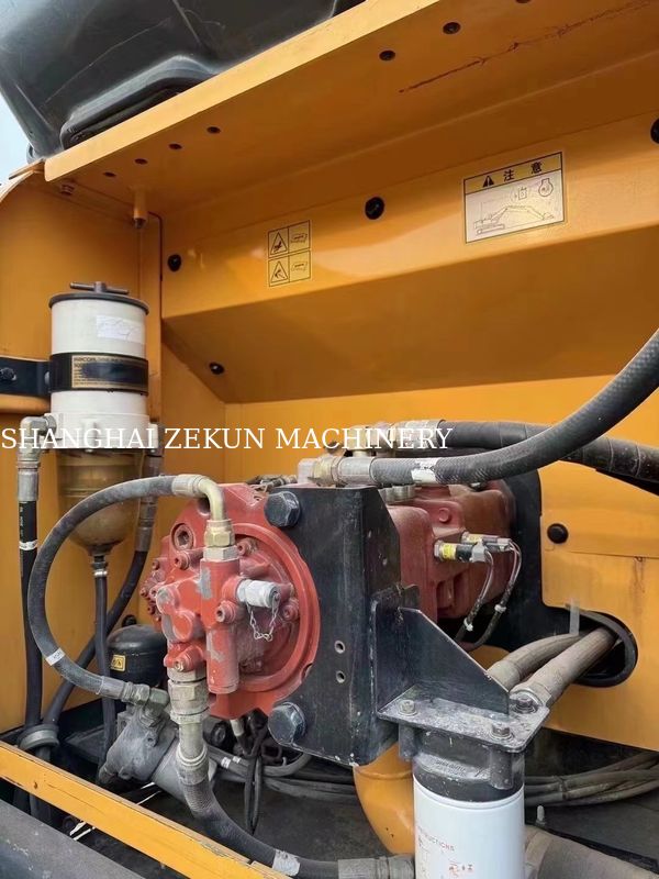 2018 R215VS Excavator 3 800 ساعت کار مناسب برای کارهای سنگین