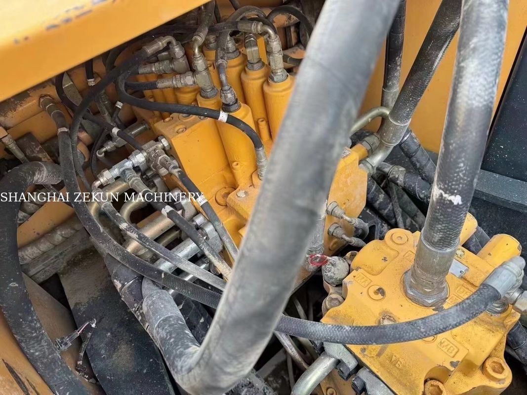 2018 R215VS Excavator 3 800 ساعت کار مناسب برای کارهای سنگین