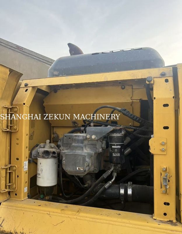 بیل مکانیکی 2015 Komatsu PC210LC-8MO با وزن عملیاتی 100 کیلوگرم و حداکثر دسترسی حفاری 9 اینچ