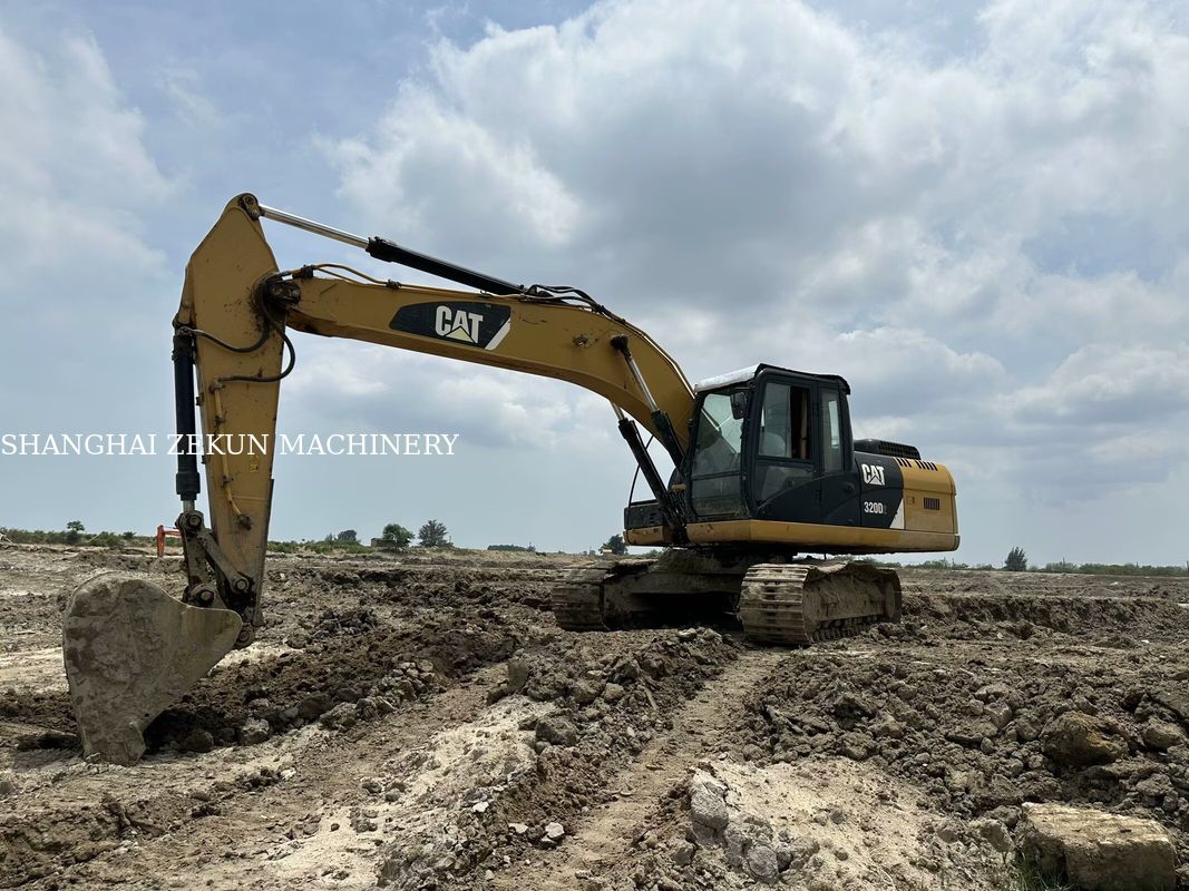 بیل مکانیکی 320D2 CAT مدل 2014، 10812 ساعت کارکرد و نرخ جریان هیدرولیک عملکرد 2 × 214 لیتر در دقیقه، سرعت حرکت 3.5 / 5.5 کیلومتر در ساعت