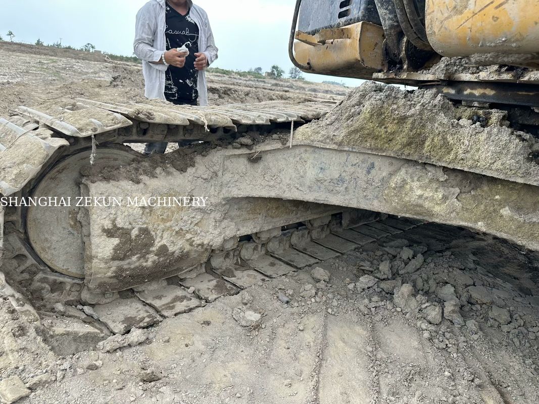 بیل مکانیکی 320D2 CAT مدل 2014، 10812 ساعت کارکرد و نرخ جریان هیدرولیک عملکرد 2 × 214 لیتر در دقیقه، سرعت حرکت 3.5 / 5.5 کیلومتر در ساعت
