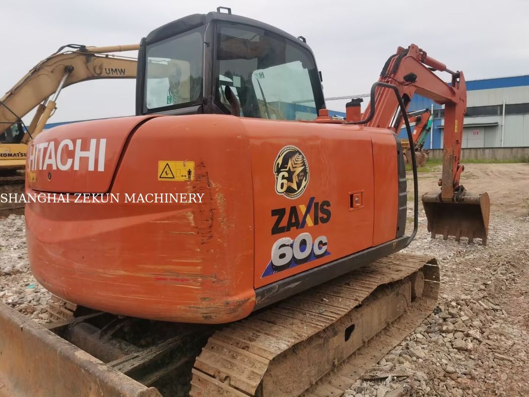 بیل مکانیکی 2023 Hitachi ZX60C-6A با 2785 ساعت کارکرد، وزن عملیاتی 5، استاندارد انتشار Tier 3 / Stage III را دارد.