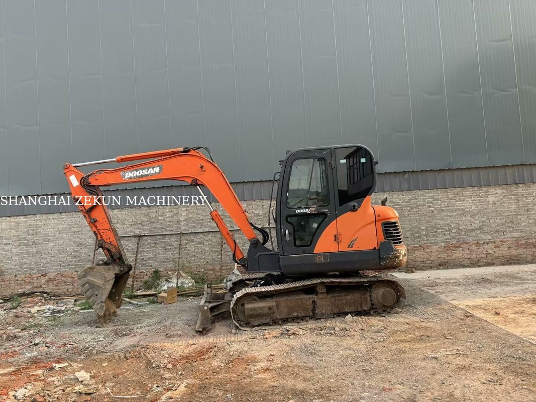 Doosan DX60 Excavator سطح 3 استاندارد انتشار حداکثر رسیدن در سطح زمین 100 میلی متر و عملکرد