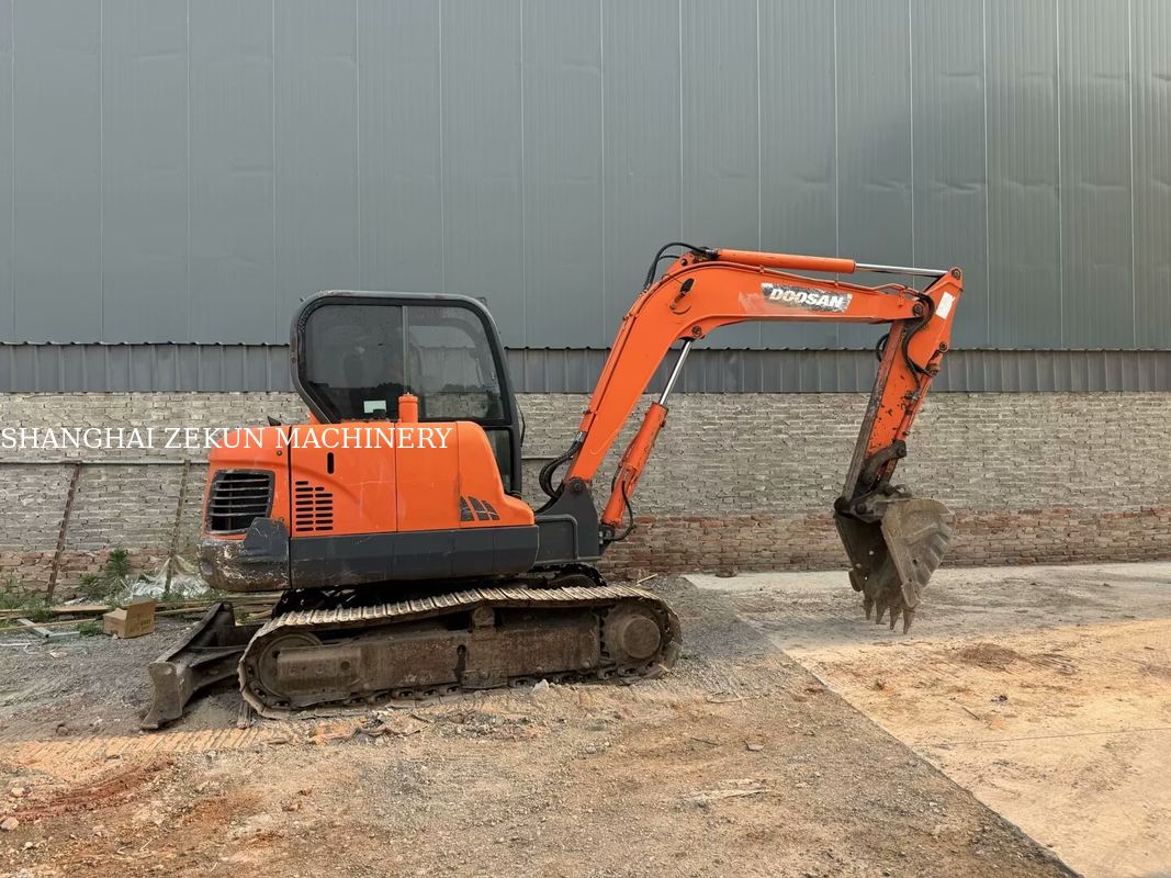 Doosan DX60 Excavator سطح 3 استاندارد انتشار حداکثر رسیدن در سطح زمین 100 میلی متر و عملکرد