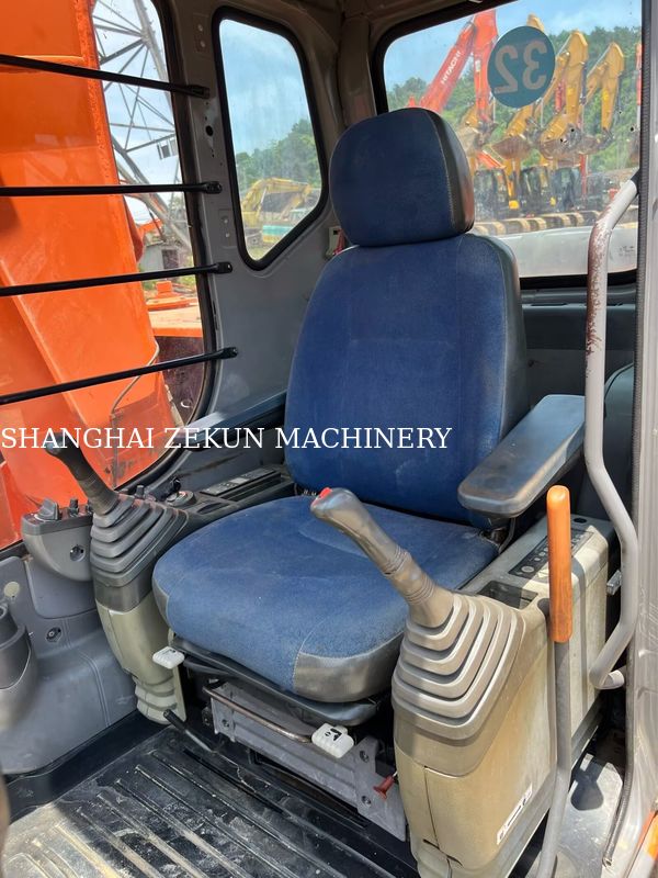 هیتاشی ZX120-6 حفاری 14165hrs برای نیازهای کسب و کار ظرفیت مخزن سوخت 240 لیتر فشار هیدرولیک 34.3 MPa