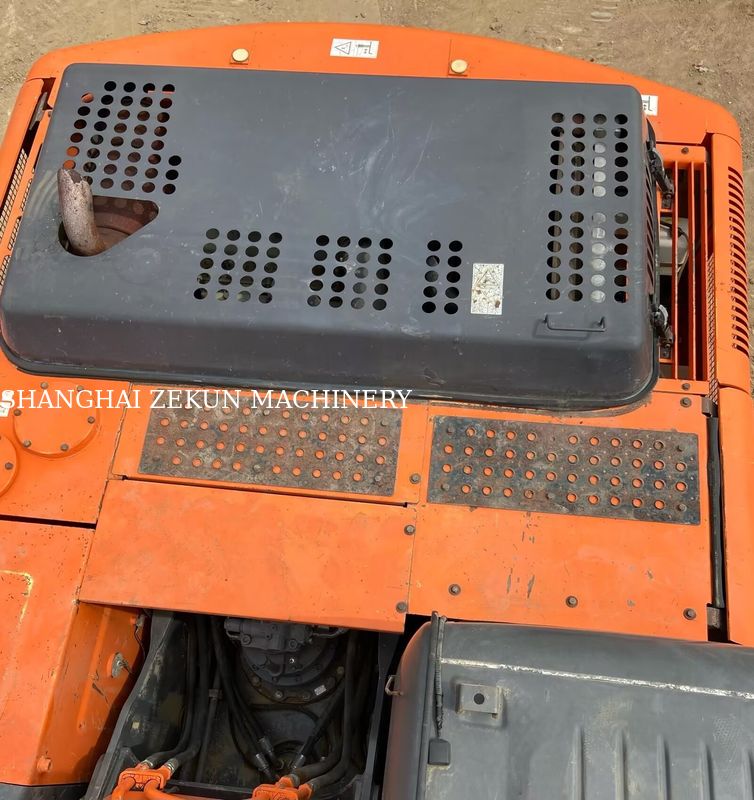 حفاری استفاده شده هیتاچی ZX200-3G با سرعت 11050 ساعت طول بازو 2.94 متر طول بوم 5.7 متر